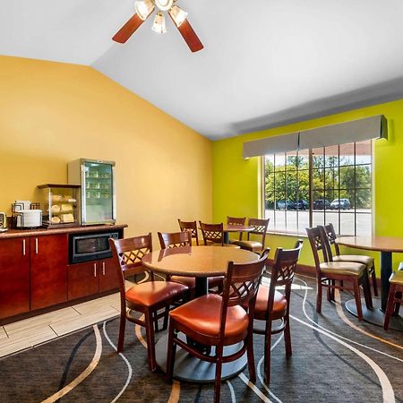 Econo Lodge Inn & Suites Eau Claire Esterno foto