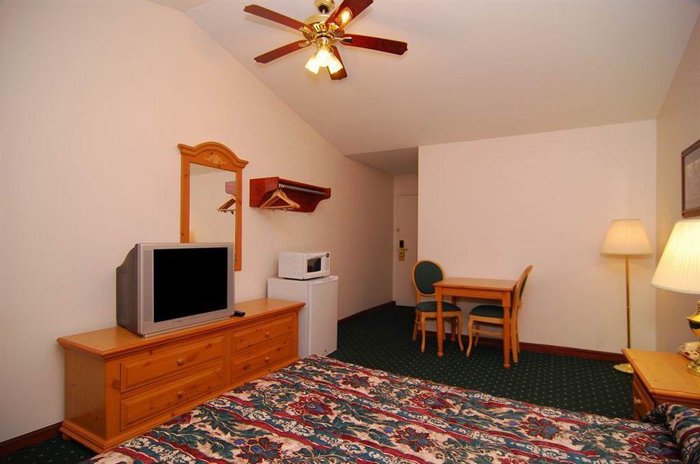 Econo Lodge Inn & Suites Eau Claire Esterno foto