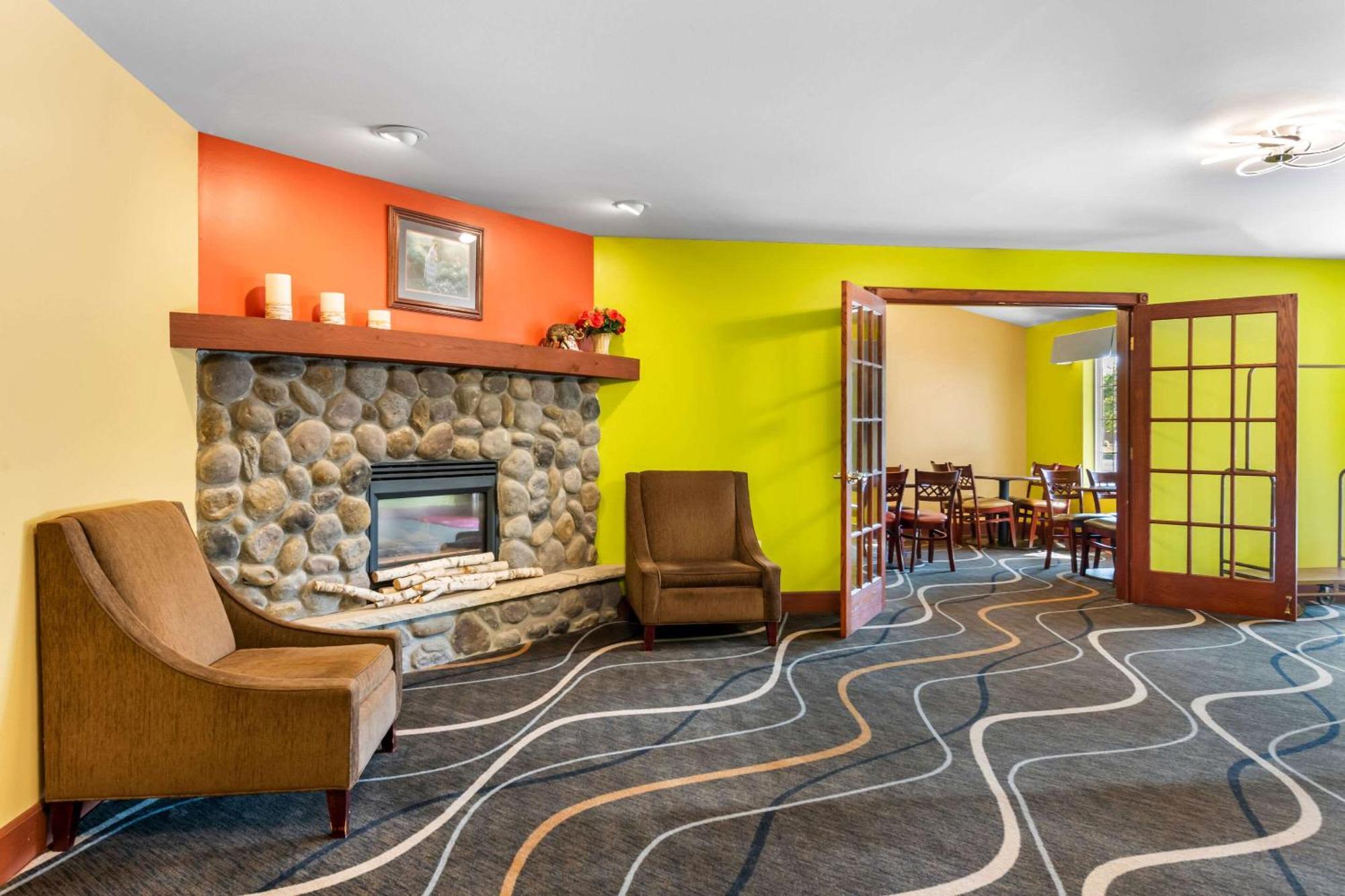 Econo Lodge Inn & Suites Eau Claire Esterno foto