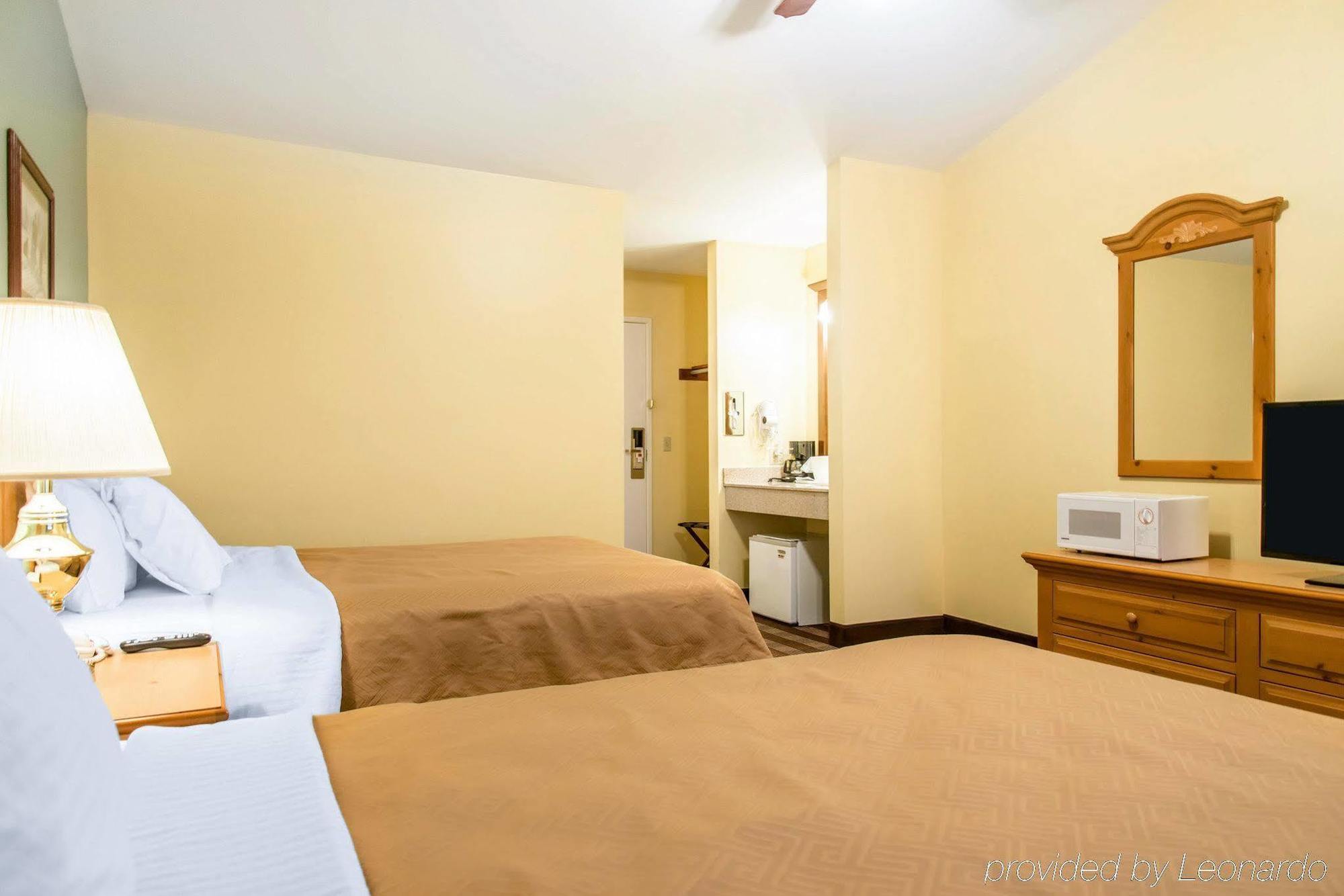Econo Lodge Inn & Suites Eau Claire Esterno foto