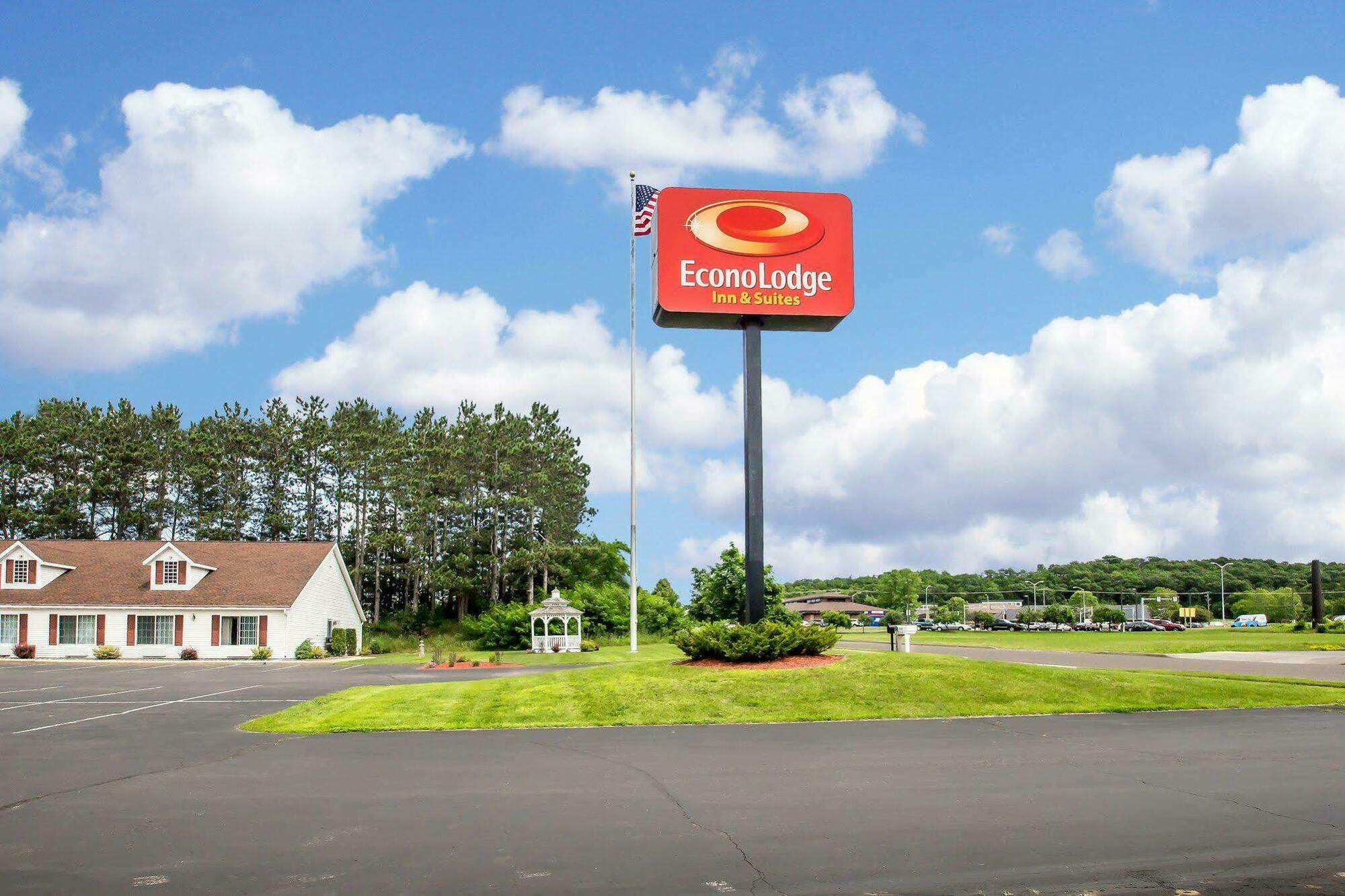 Econo Lodge Inn & Suites Eau Claire Esterno foto