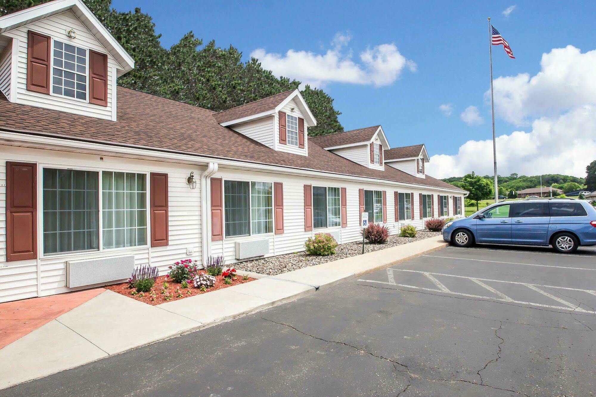 Econo Lodge Inn & Suites Eau Claire Esterno foto