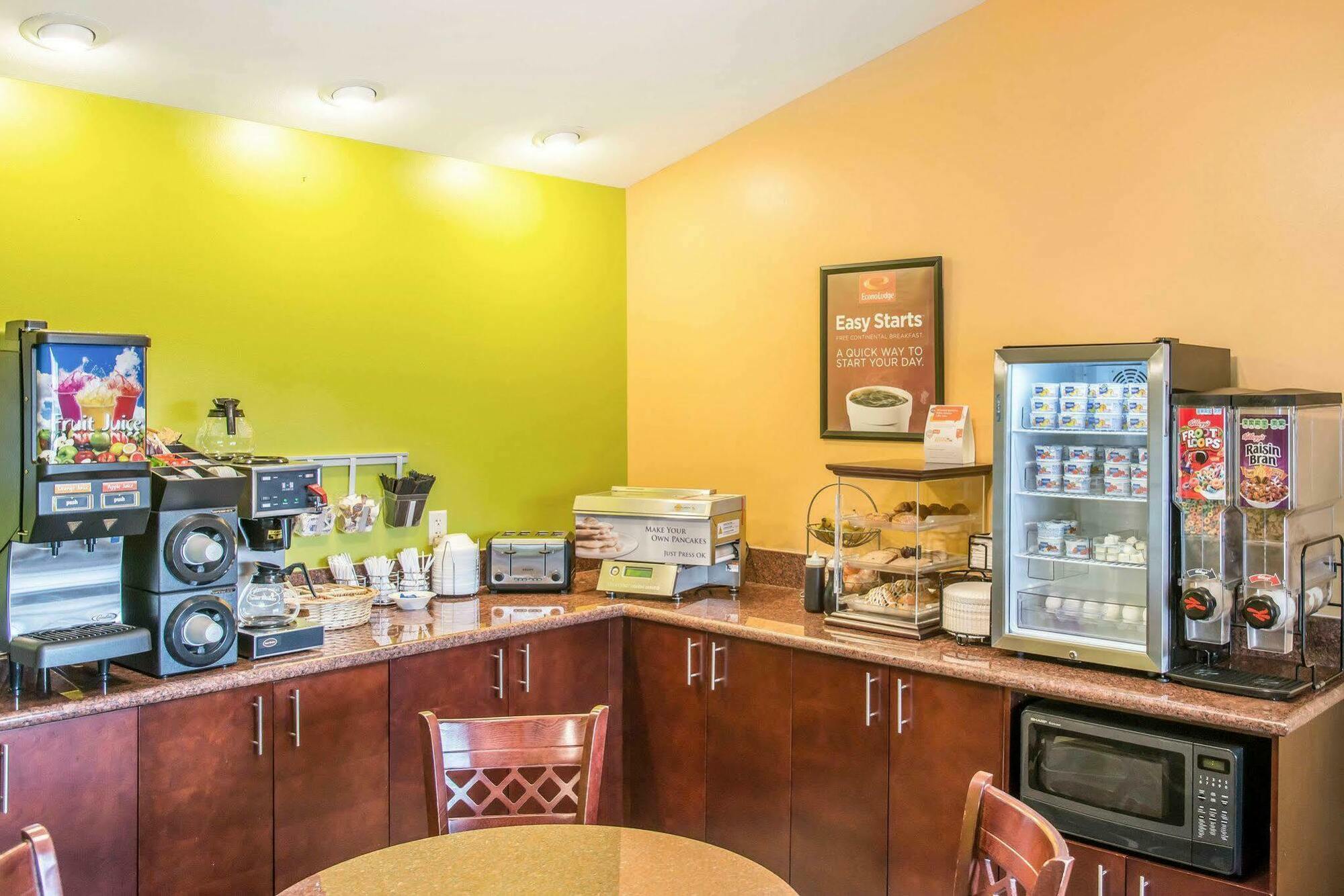 Econo Lodge Inn & Suites Eau Claire Esterno foto