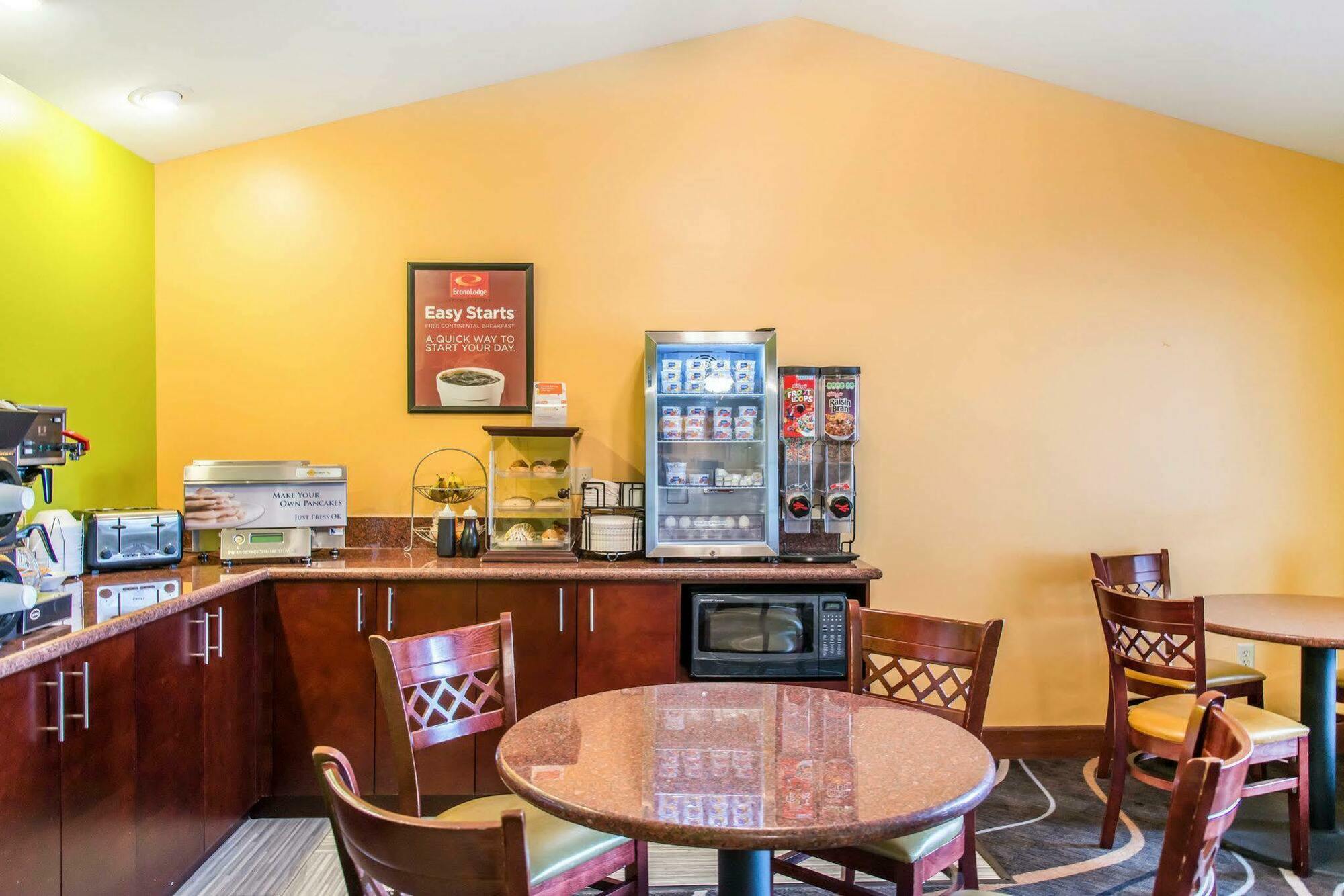 Econo Lodge Inn & Suites Eau Claire Esterno foto