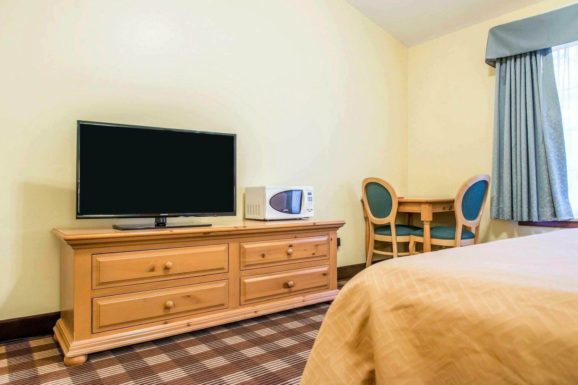 Econo Lodge Inn & Suites Eau Claire Esterno foto