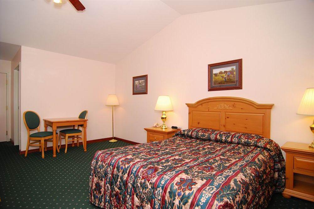 Econo Lodge Inn & Suites Eau Claire Esterno foto