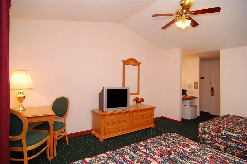 Econo Lodge Inn & Suites Eau Claire Esterno foto